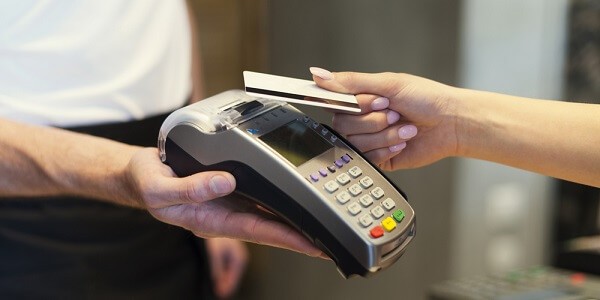 Hỗ trợ rút tiền mặt từ thẻ tín dụng Vietcombank phí thấp nhất tại rutthetindungbienhoa.com